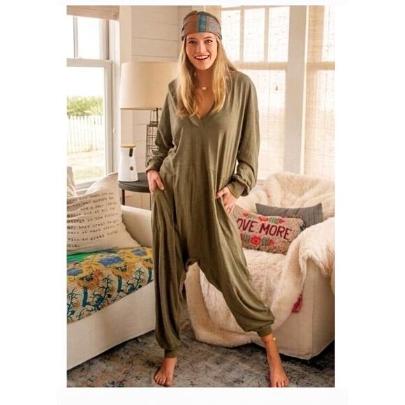 Natural Life Green Plunge Jumpsuit Oversized - Picture 1 of 4